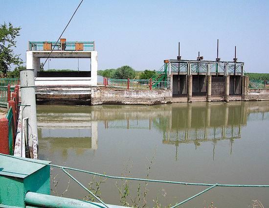 Гидроузел № 3, водовыдел в Р-3