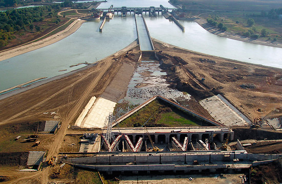 Завершение строительства нового <br>головного водозабора на ПАОС в составе Тиховского <br>гидроузла, 2006 год