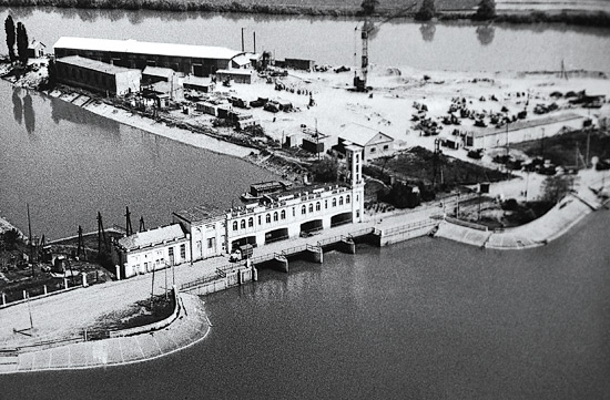 Весной 1941 года началась народная стройка по <br>сооружению Шапсугского водохранилища емкостью в <br>150 млн. м3. Строительство было прервано Великой <br>Отечественной войной, полностью водохранилище <br>было закончено в 1952 году