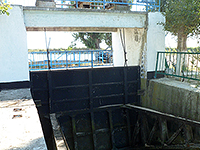     2015.