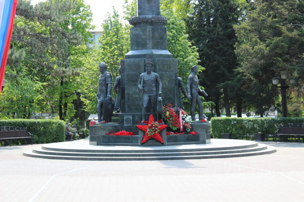 Накануне 81‑й годовщины Победы в Великой Отечественной войне сотрудники ФГБУ «Управление «Кубаньмелиоводхоз» провели торжественную церемонию у мемориала Защитникам рубежей Отечества